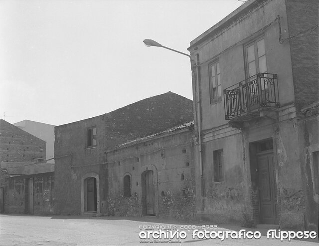 72-corso Garibaldi davanti la via Lo Sardo